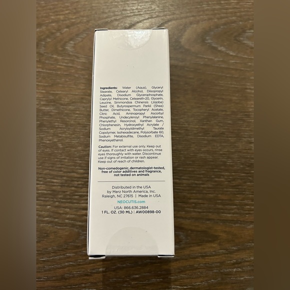 Neocutis Perle. Highlights Minimizes dark spots Creates an even tone and texture - Picture 3 of 9